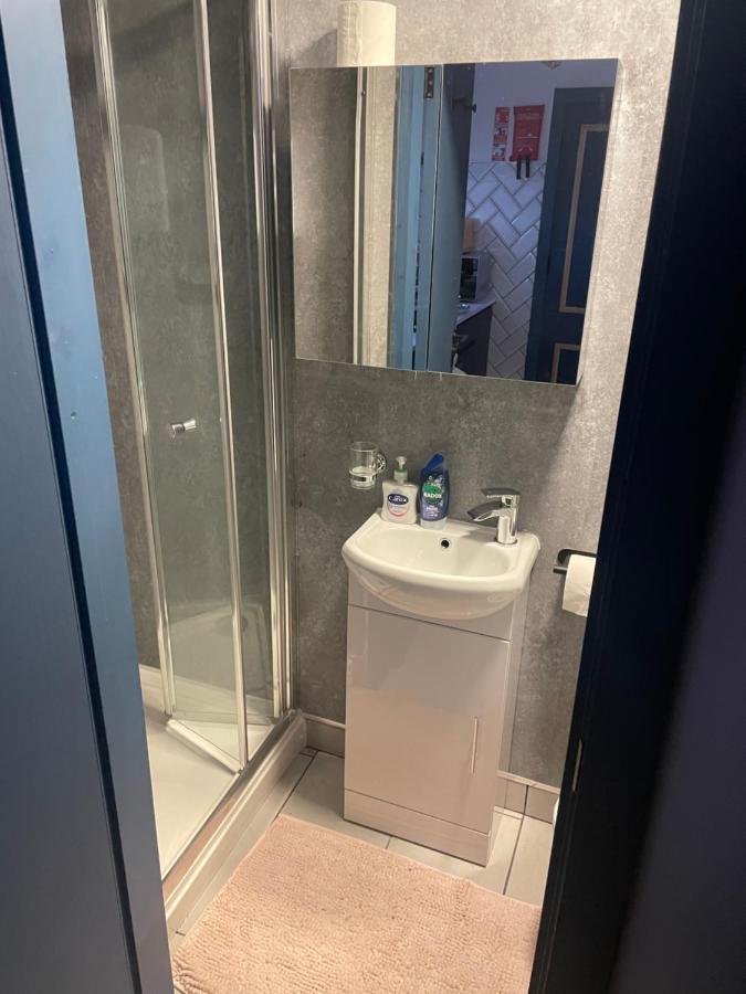 Entire Brand New Serviced Apartment In Moseley Бирмингем Экстерьер фото