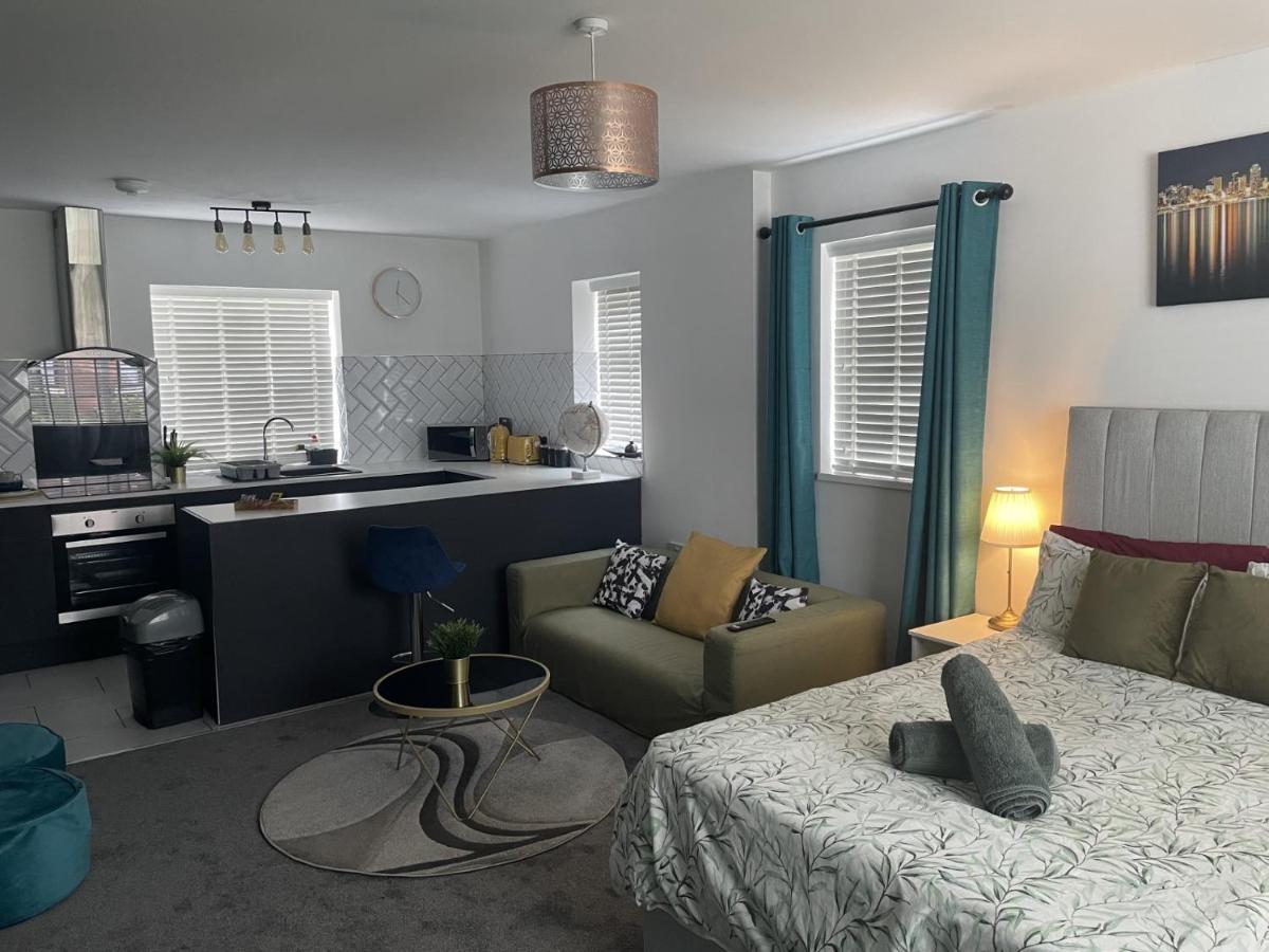 Entire Brand New Serviced Apartment In Moseley Бирмингем Экстерьер фото
